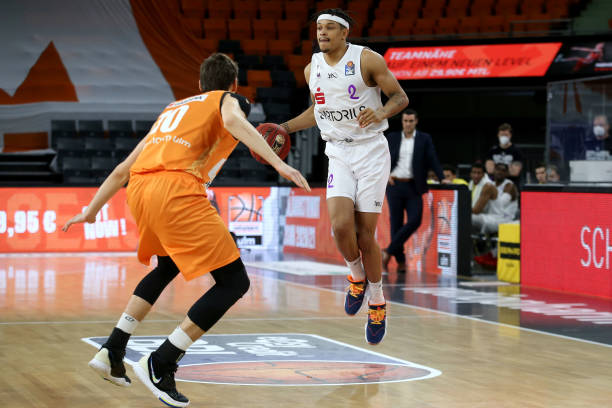 上亿英镑的 上亿英镑的